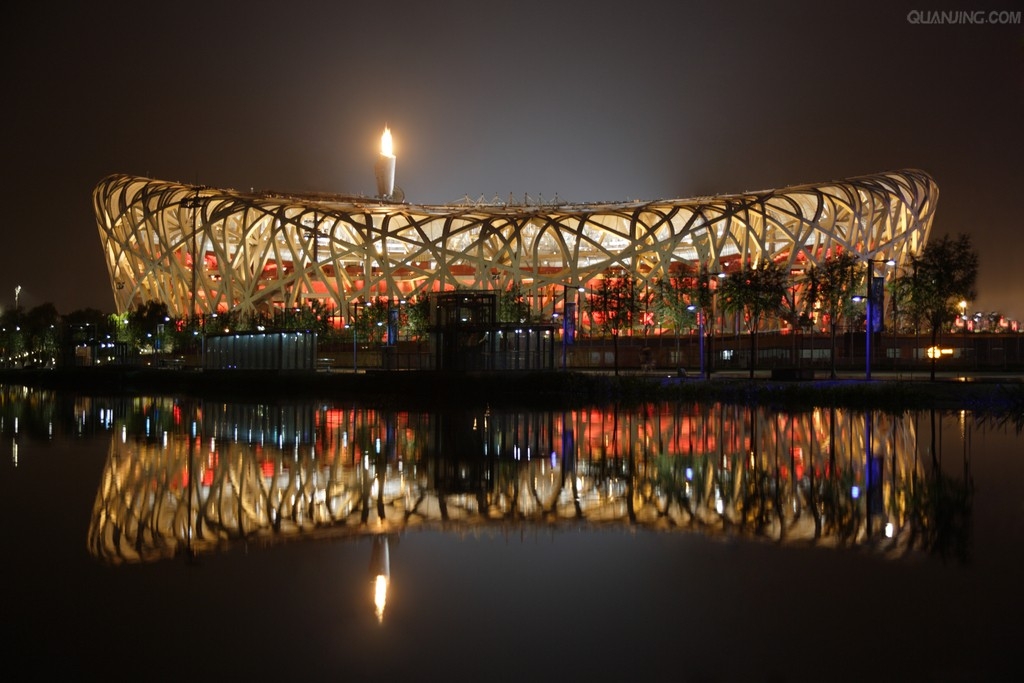 北京奥林匹克公园之夜，一场宁静而充满活力的散步之旅